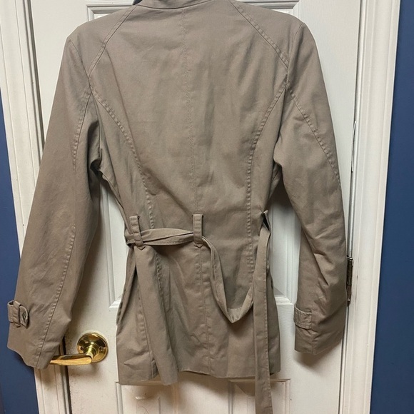 Kenneth Cole Womens Jacket Size Medium Beige Lined Zip Button. - Picture 8 of 9